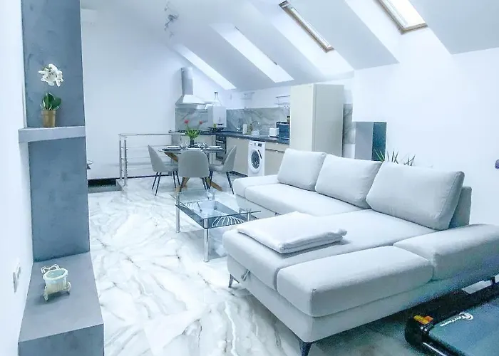 アパート The Of Silver Sky House ティミショアラ